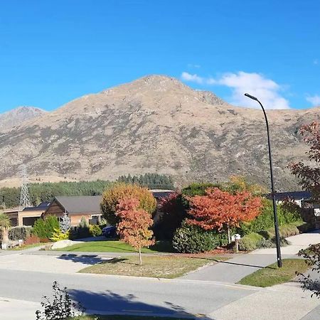Banbury Deluxe With Spa Bath! Private Courtyard! Queenstown Luaran gambar