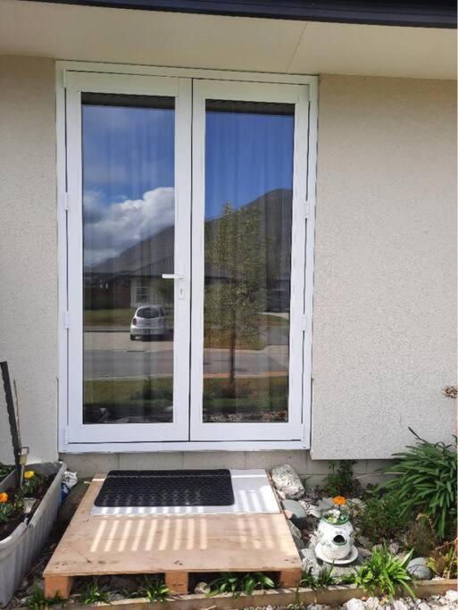 Banbury Deluxe With Spa Bath! Private Courtyard! Queenstown Luaran gambar