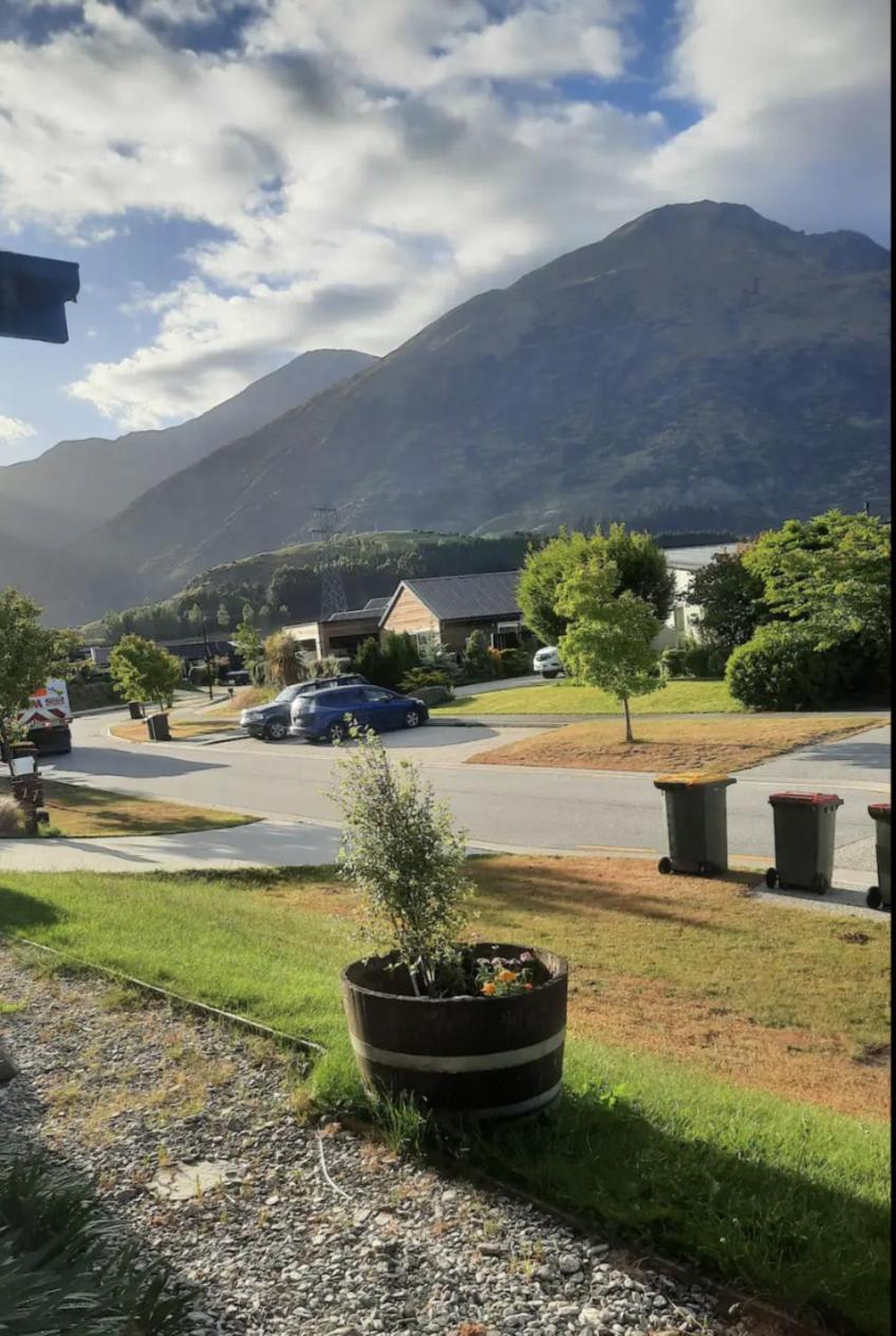 Banbury Deluxe With Spa Bath! Private Courtyard! Queenstown Luaran gambar